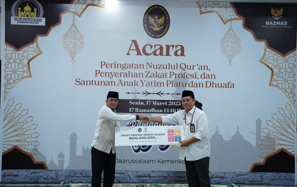 Penyerahan zakat profesi dari Menko Polkam Budi Gunawan melalui Baznas di Jakarta. (Humas Baznas) - Image