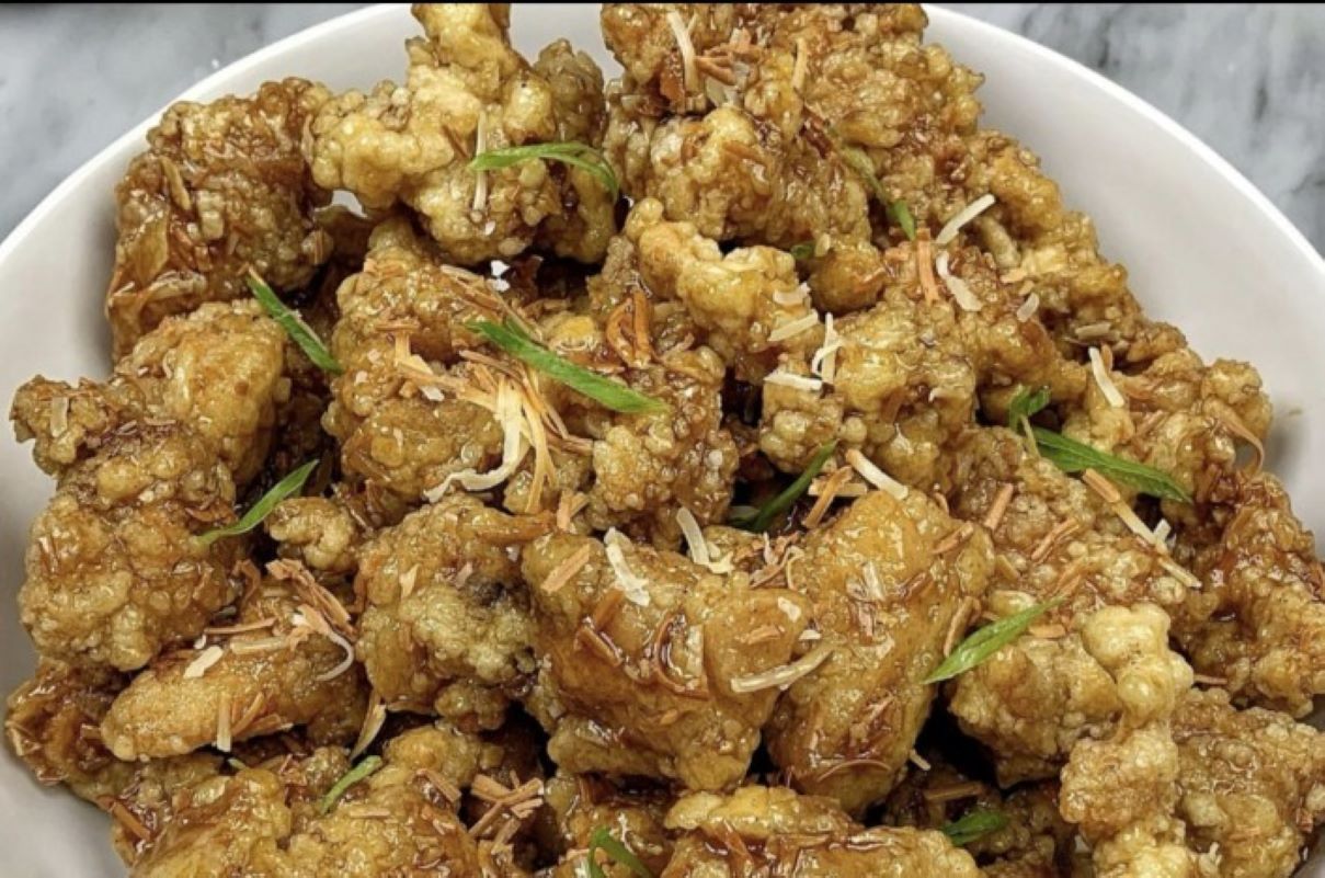 Ayam Panggang Utuh dengan Garlic Butter dan Saus Keju. (Istimewa) - Image