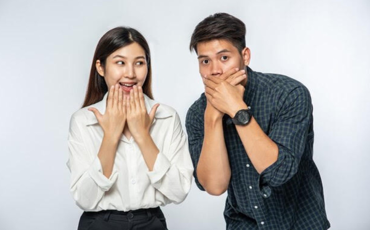 Ilustrasi sesama teman berbagi rahasia. (Freepik) - Image