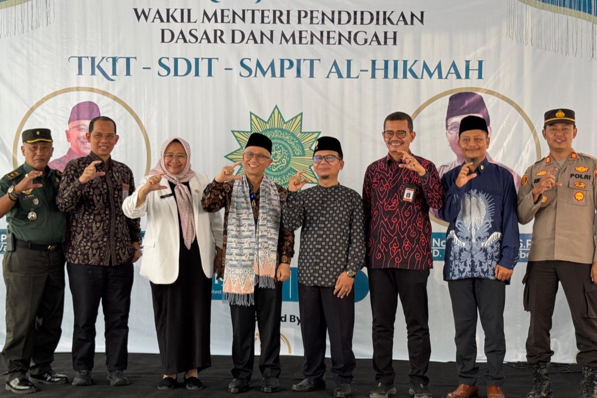 Wamendikdasmen Atip Latipulhayat Kunjungi TKIT, SDIT, SMPIT Al-Hikmah ...