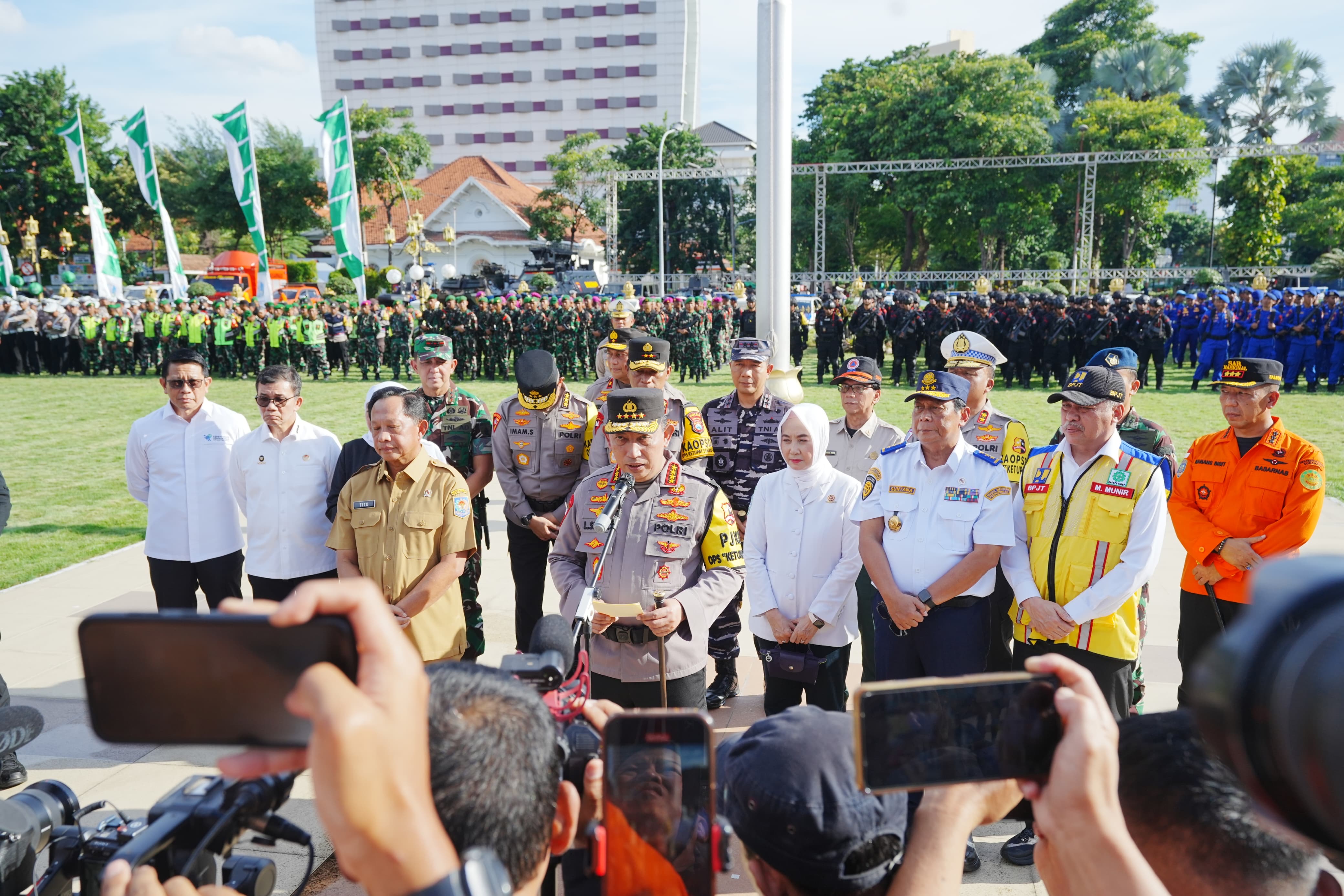 Kapolri Listyo Sigit Prabowo usai memimpin apel di Gedung Grahadi, Surabaya. (Mabes Polri) - Image