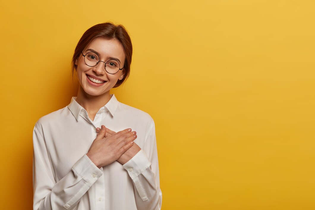 Ilustrasi cara seseorang dalam melepaskan ketidakberhargaan diri (freepik/wayhomestudio) - Image