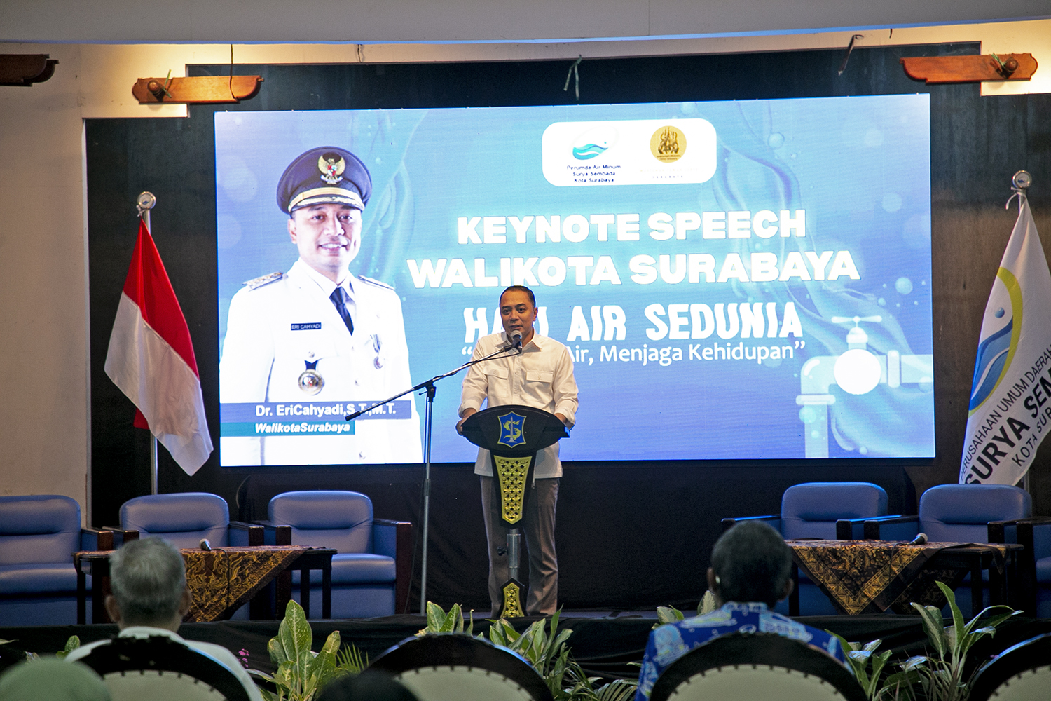 Wali Kota Surabaya, Eri Cahyadi dalam Talkshow peringatan Hari Air Sedunia di Kantor Perumda Air Minum (PDAM) Surabaya, Jumat (21/3). (Humas Pemkot Surabaya) - Image