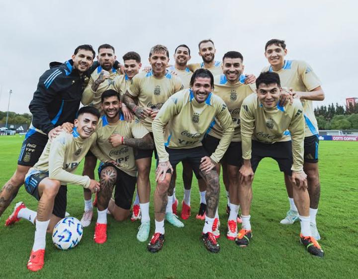 Argentina siap bertarung sengit melawan Brasil di kualifikasi Piala Dunia 2026. (@afaseleccion) - Image