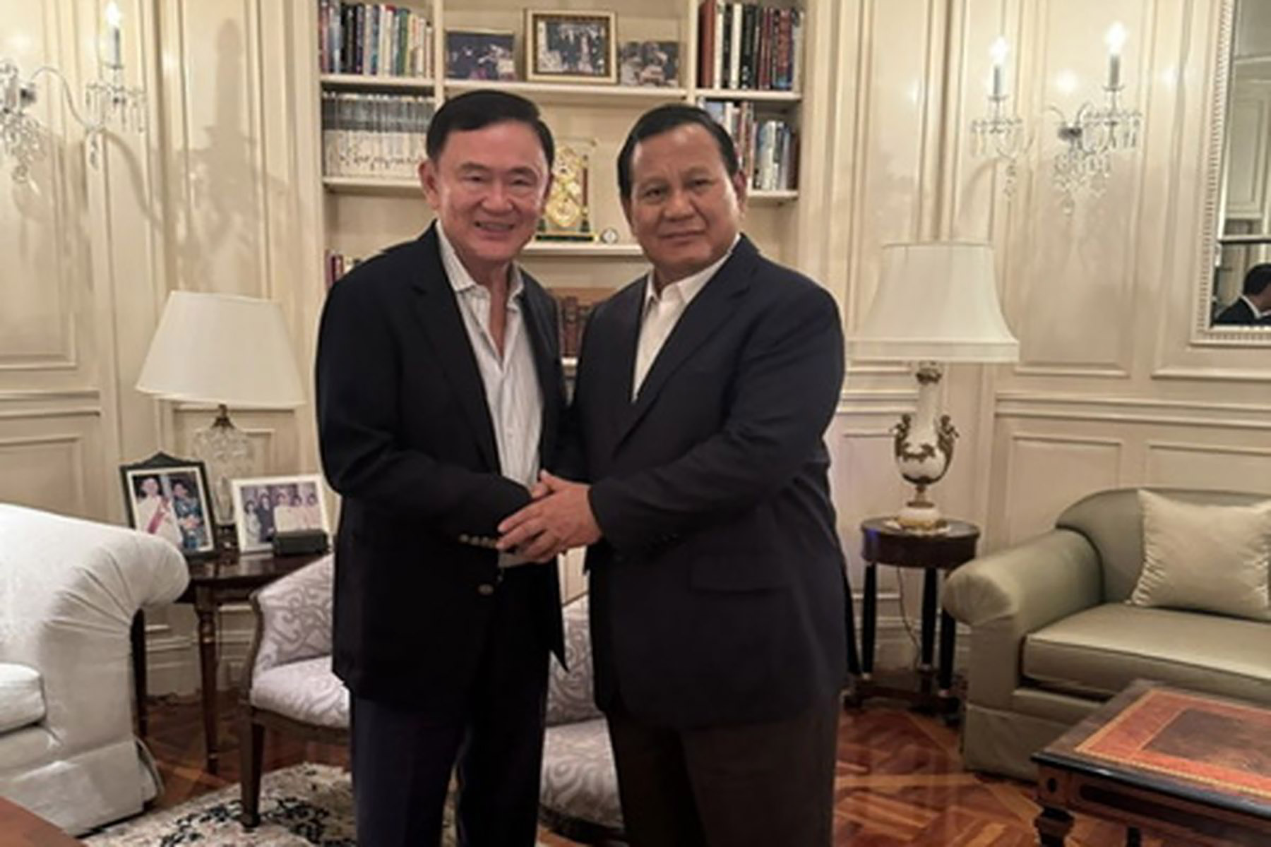 Thaksin Shinawatra berfoto bersama Prabowo Subianto (Instagram Prabowo Subianto) - Image