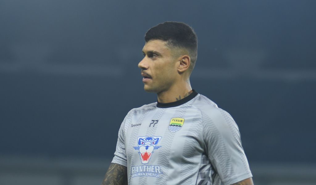 Ciro Alves tampil dengan kumis tipis. (Dok. Persib) - Image
