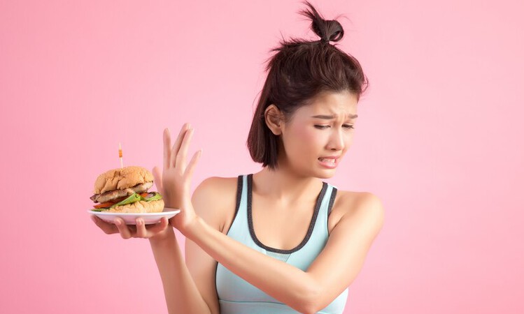 Ilustrasi orang sedang mengalami kenaikan berat badan (Freepik) - Image