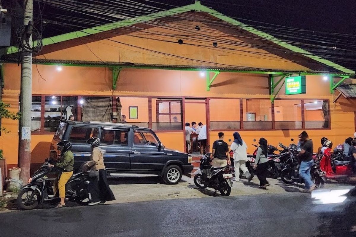 Depot Ikana Malang menjadi favorit keluarga karena menyajikan porsi jumbo. (Google Maps - Indrawan Chandra) - Image
