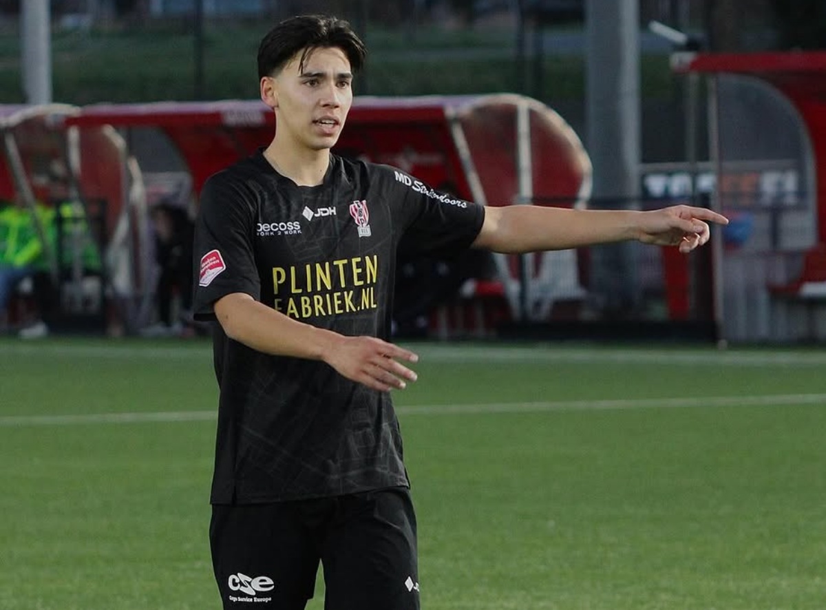 Bek Timnas Indonesia, Dion Markx, ketika beraksi membela TOP Oss. (Instagram/@dion.markx) - Image