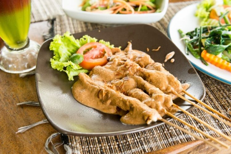 Ilustrasi- Sate enak dan nikmat di Surabaya (nikitabuida-freepik) - Image
