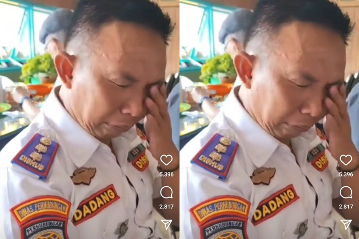 Kepala Bidang Lalu Lintas dan Angkutan Dinas Perhubungan (Dishub) Kabupaten Bogor, Dadang Kosasih terlihat menangis. (IST) - Image