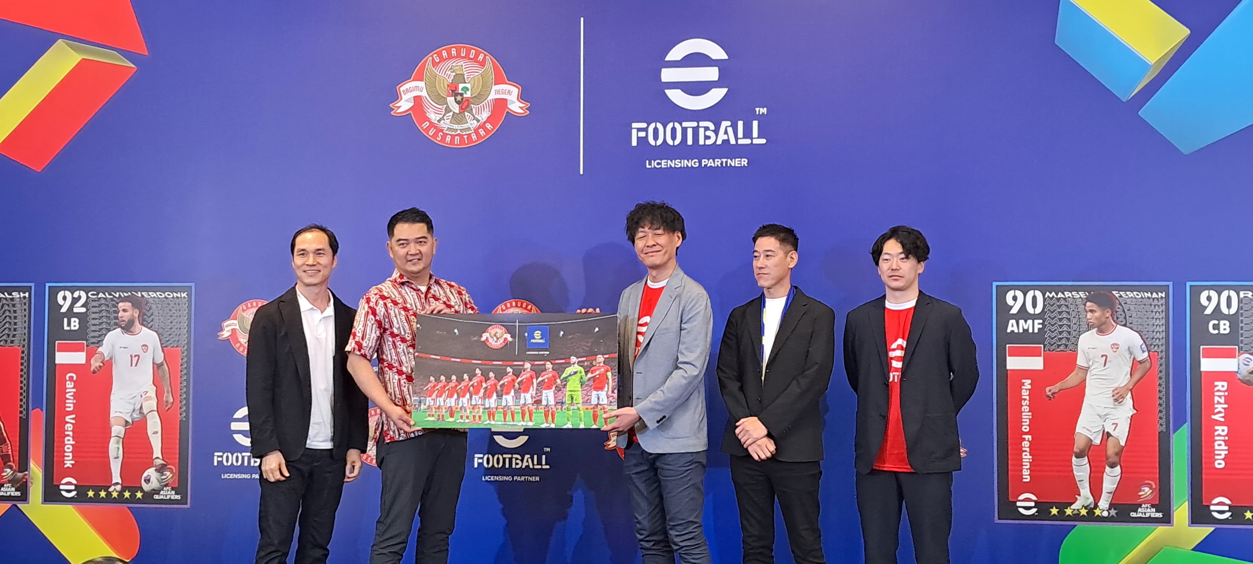 Timnas Indonesia kini telah berlisensi resmi dalam game eFootball sehingga jersey dan wajah para penggawa Garuda akan lebih autentik. (Dimas Ramadhan/JawaPos.com) - Image