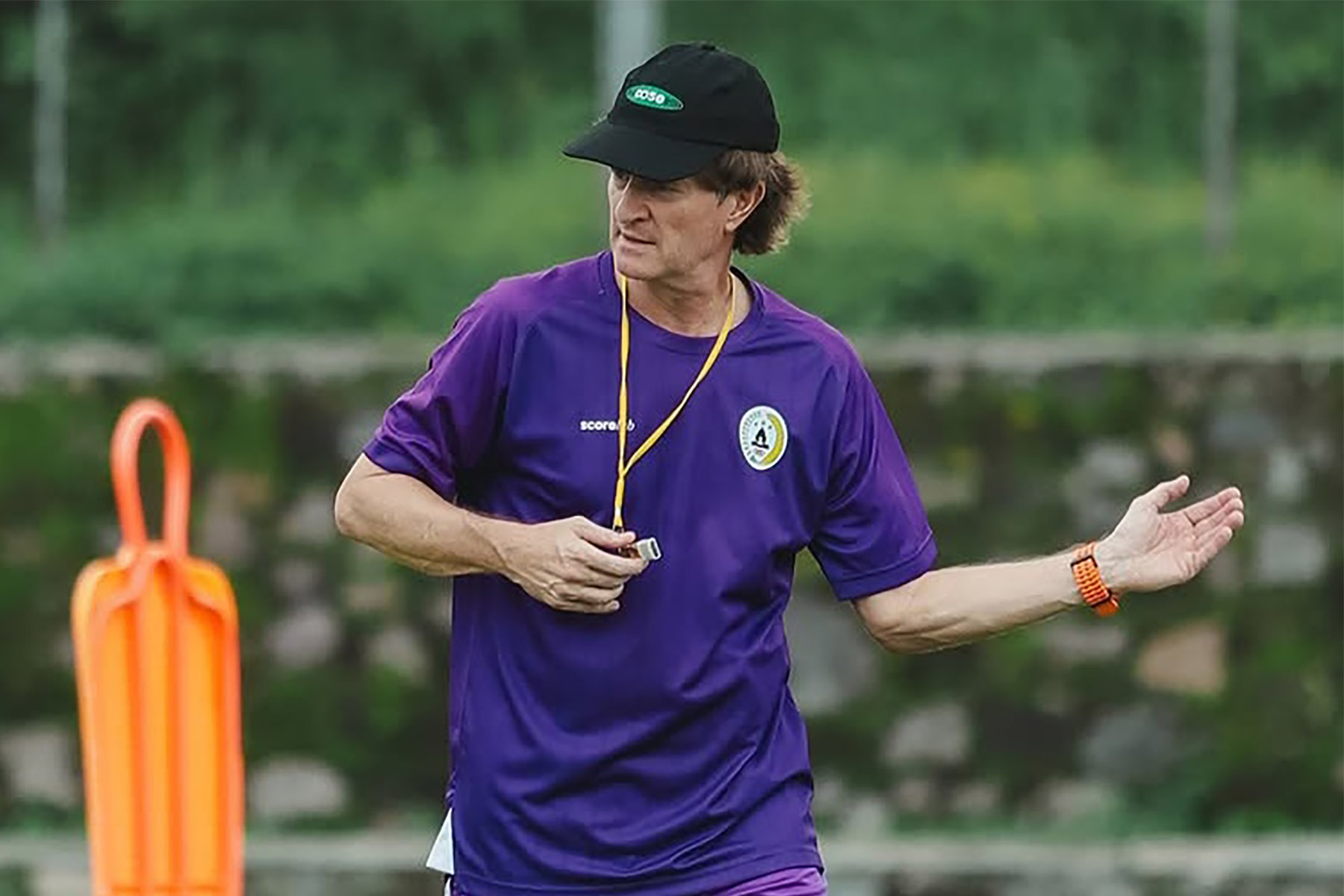 Pieter Huistra memimpin latihan PSS Sleman. (Dok. PSS) - Image