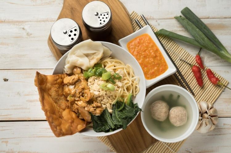 Ilustrasi- Mie Ayam enak murah di Surabaya (EyeEm-freepik) - Image