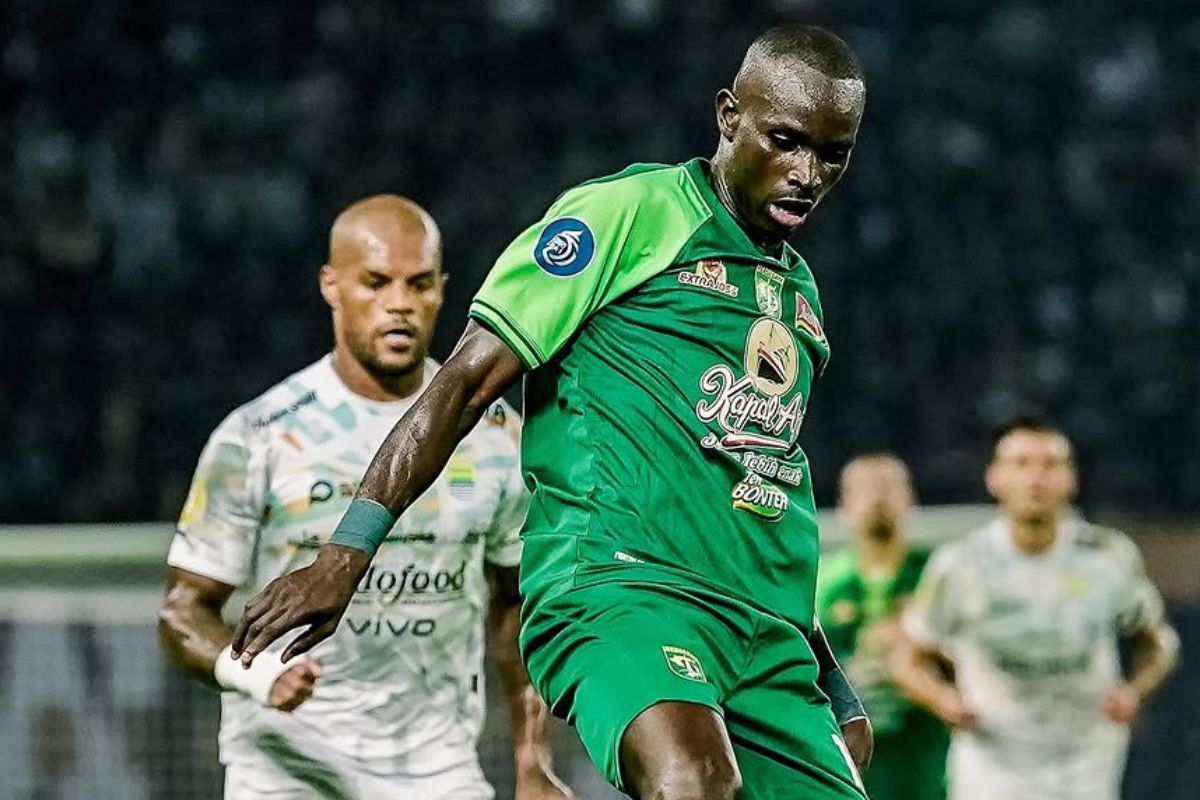 Flavio Silva harus buktikan dirinya masih layak berseragam Persebaya Surabaya musim depan. (Media Persebaya) - Image