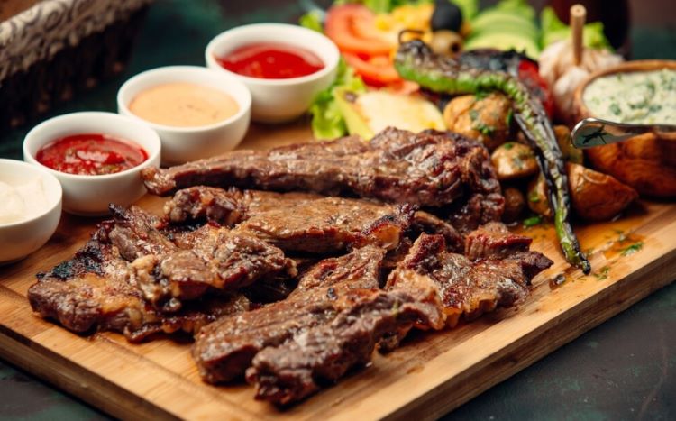 Ilustrasi- restoran steak enak di Surabaya (KamranAydinov-Freepik) - Image