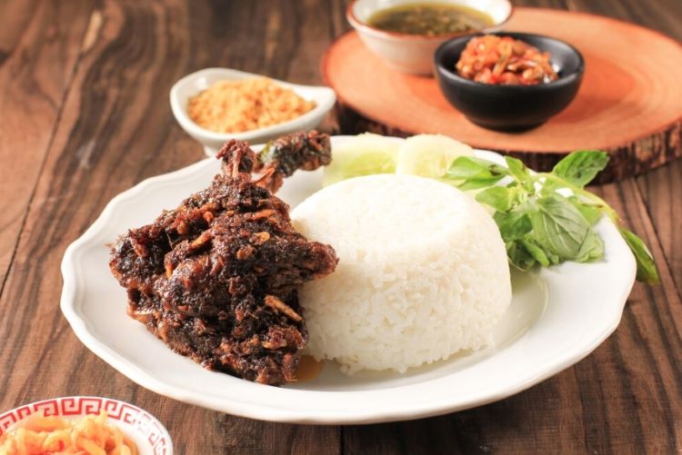 Ilustrasi- Rekomendasi makan malam legendaris di Surabaya versi Tanboy Kun (ikarahma-freepik) - Image