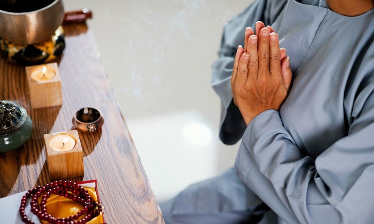 5 weton dengan energi spiritual paling kuat. - Image