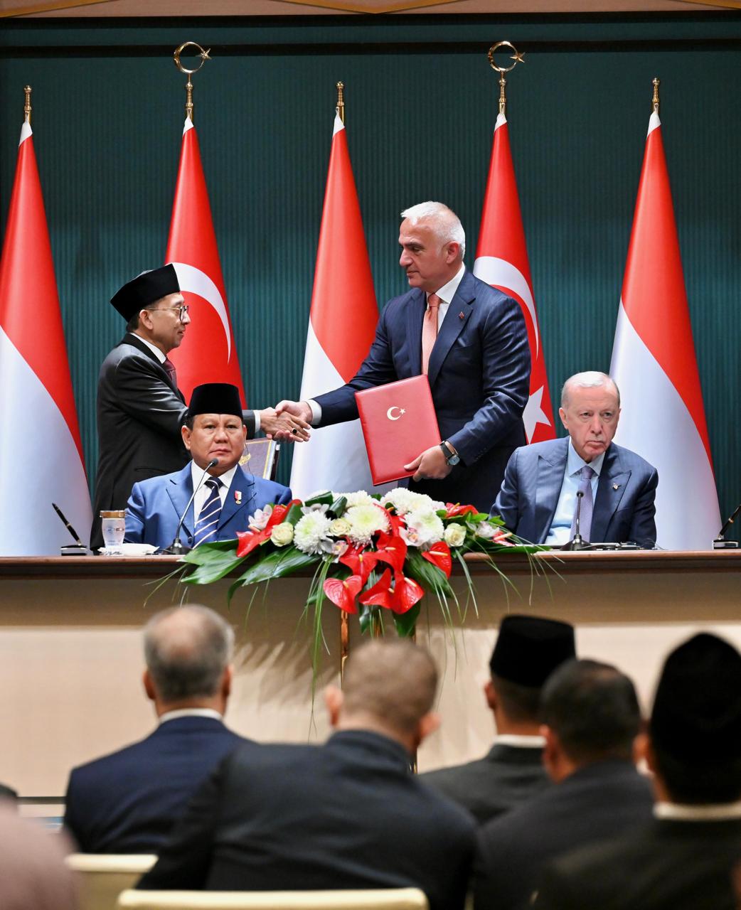 Presiden Prabowo Subianto dengan Presiden Turkiye Racip Tayyip Erdogan di Istana Kepresidenan Turkiye. (Setpres). - Image