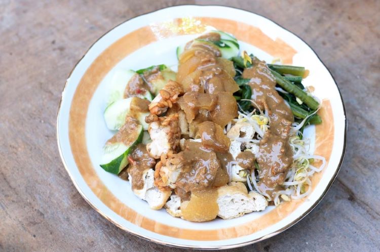 Kuliner enak area Dukuh Kupang hingga Embong Malang Surabaya (Ikarahama-freepik) - Image