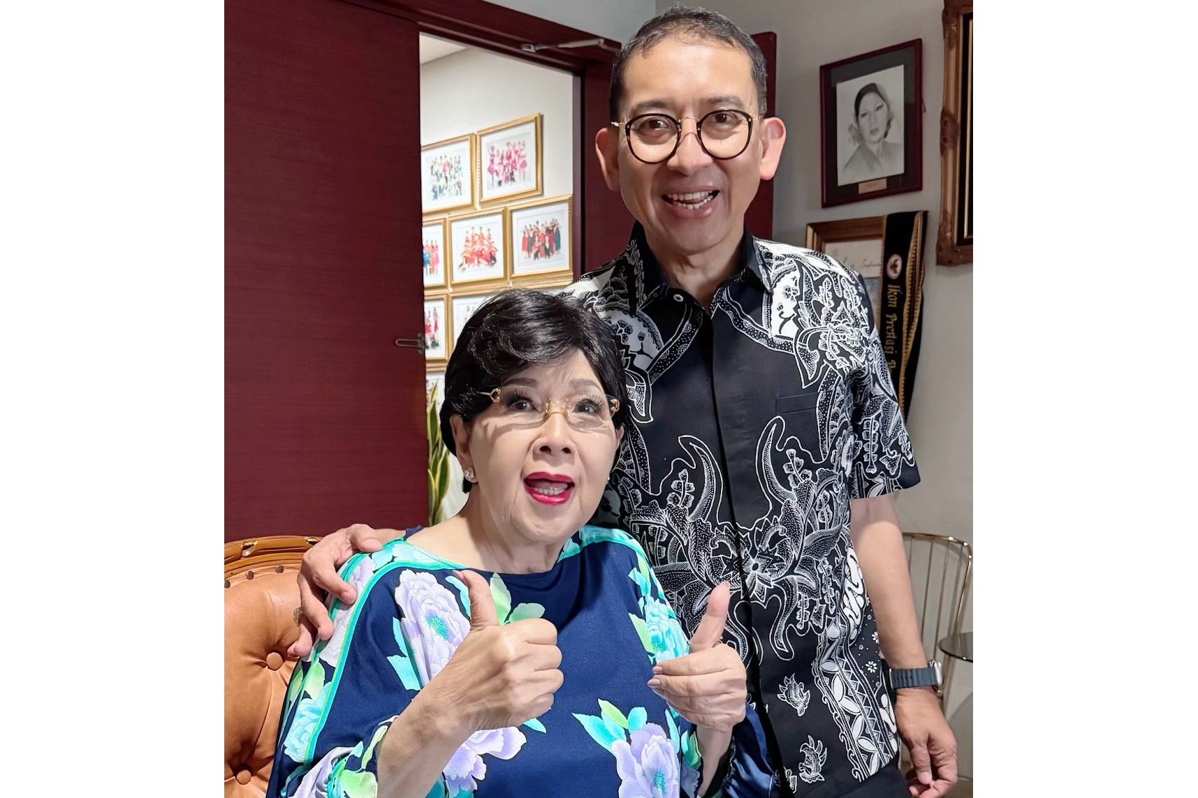 Kebersamaan Menteri Kebudayaan Fadli Zon dengan Titiek Puspa semasa hidup. (Humas Kementerian Kebudayaan) - Image