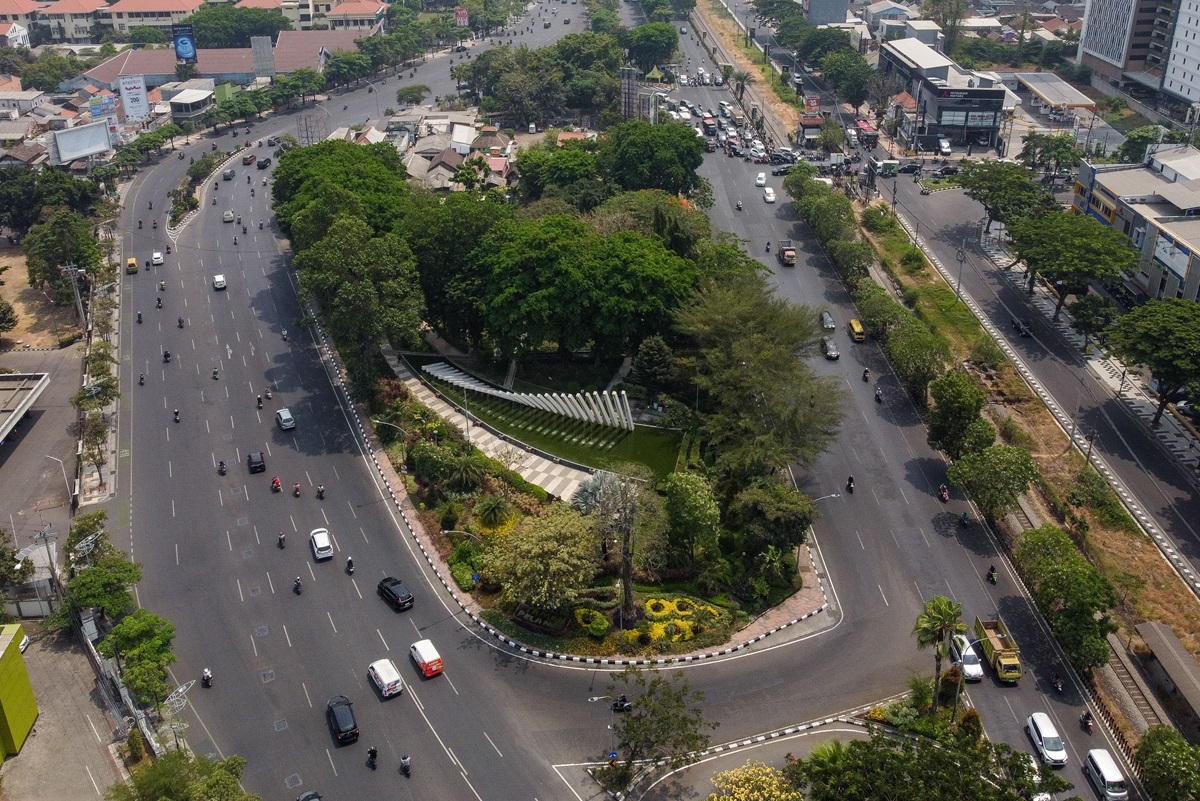 Pembangunan flyover di Bundaran Dolog Taman Pelangi dinilai mendesak. (Alfian Rizal/Jawa Pos) - Image