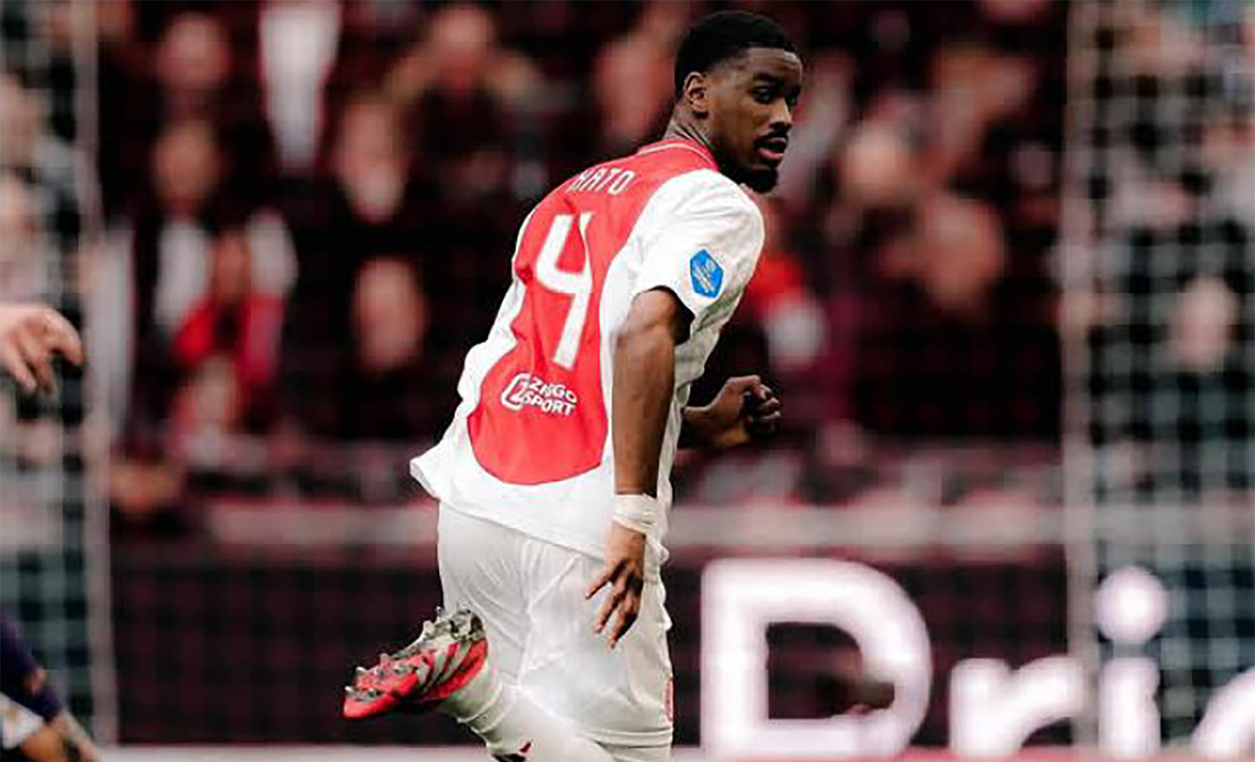 Jorrel Hato, bek muda Ajax yang jadi rebutan Arsenal dan Liverpool di bursa transfer musim panas 2025. (@jorrelhato) - Image