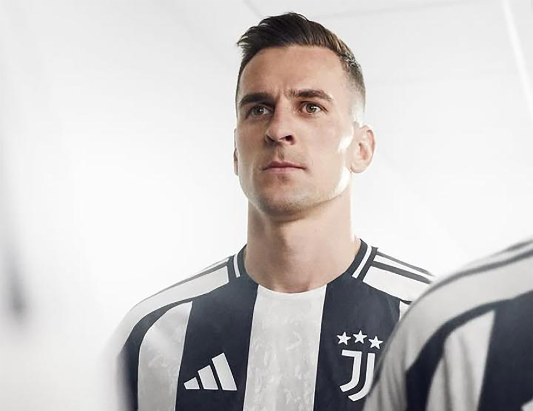 Arkadiusz Milik dalam balutan seragam Juventus musim terakhirnya berakhir tanpa penampilan akibat cedera.(@arekmilik) - Image