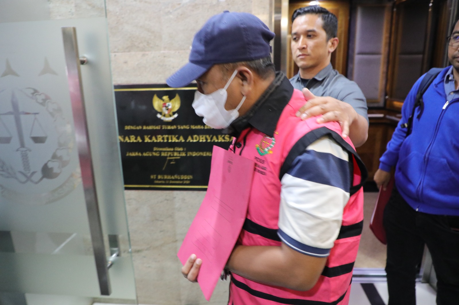 Kejaksaan Agung menetapkan tiga hakim sebagai tersangka suap kasus minyak sawit, diduga menerima miliaran dari Ketua PN Jakarta Selatan. (Dok Kejagung) - Image