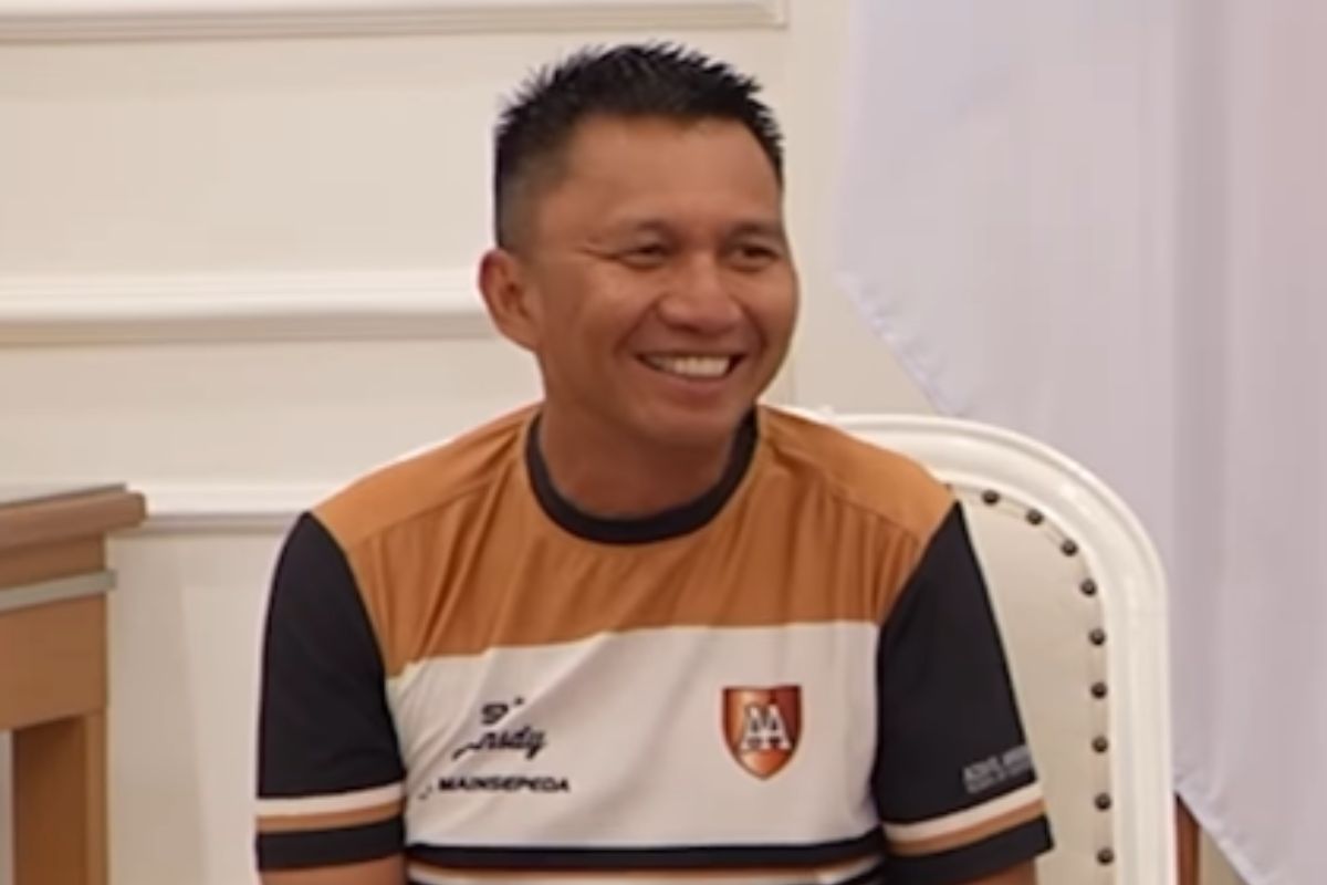 Presiden Persebaya Surabaya Azrul Ananda ketika menemui Pramono Anung. (Instagram @pramonoanungw) - Image