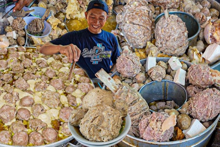 Ilustrasi- Bakso kekinian viral di Surabaya (yusuf farda channel-youtube) - Image