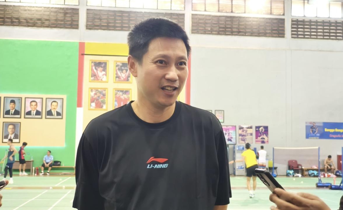 Indra Wijaya kini menjadi pelatih tunggal putra utama Pelatnas PBSI, menggantikan Mulyo Handoyo. (Dimas Ramadhan/JawaPos.com) - Image