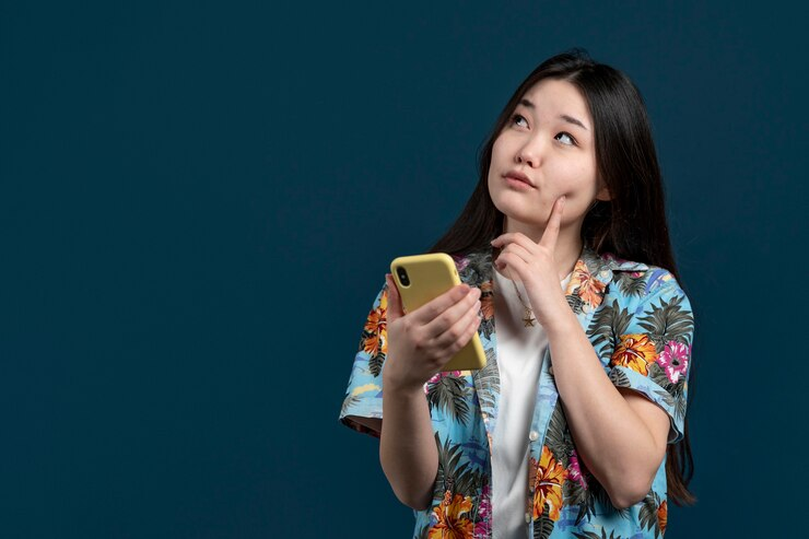 Kebiasaan selalu kirim pesan sebelum telepon. (freepik) - Image