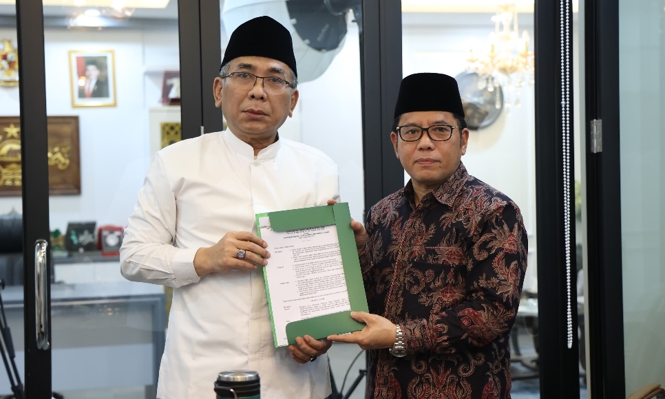 Ketua Umum PP ISNU, Prof. Dr. Phil. H. Kamaruddin Amin, M.A. (kanan), bersama Ketua Umum PBNU KH Yahya Cholil Staquf. (Istimewa) - Image