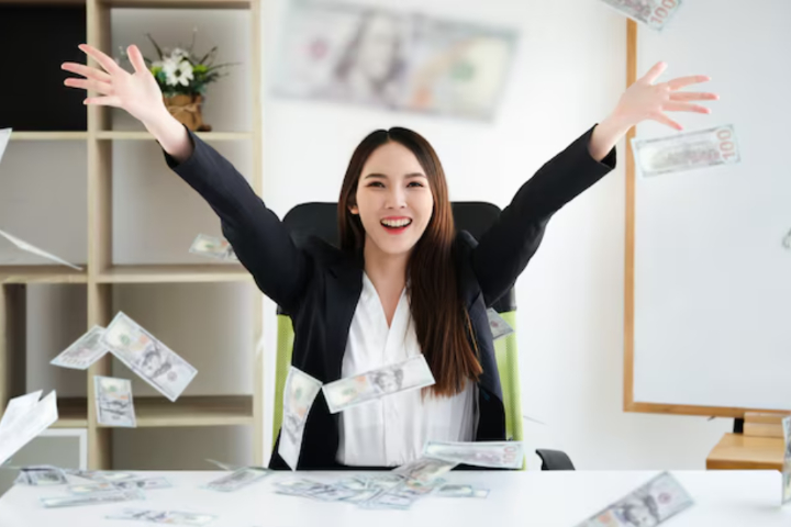 seseorang yang rezekinya tak pernah kunjung surut. (Freepik/mteerapat) - Image