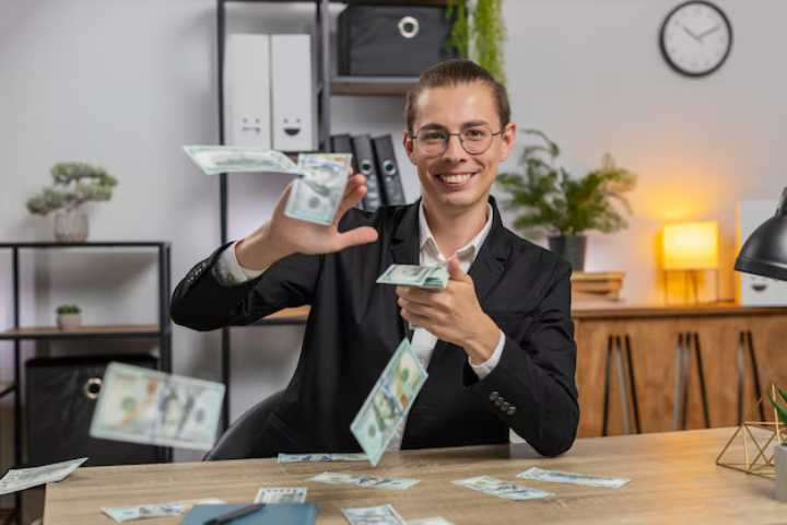 seseorang yang berhasil buktikan diri (Freepik/kelDry) - Image