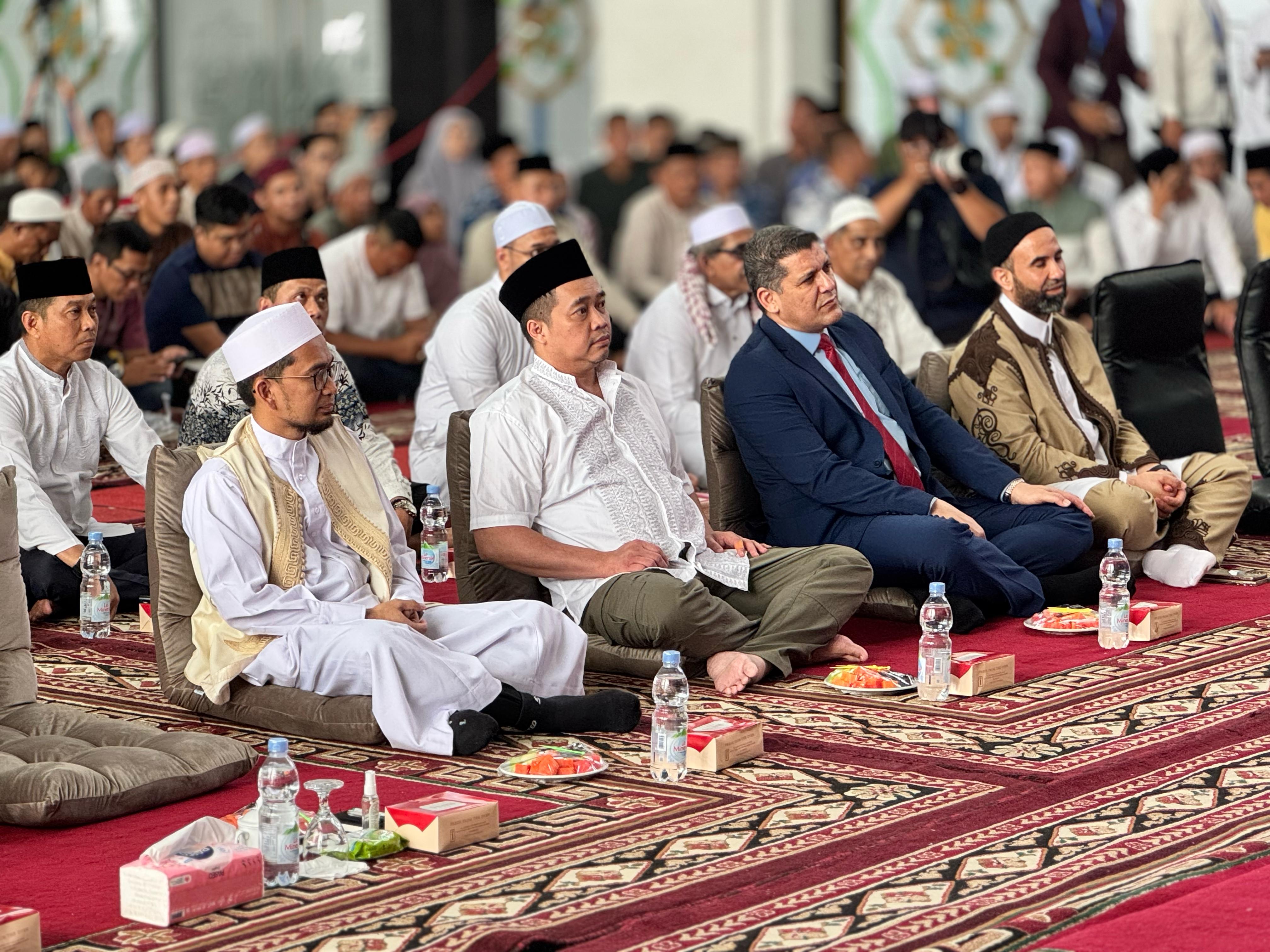 Utusan Khusus Presiden Bidang Ekonomi dan Perbankan, Setiawan Ichlas menggelar tabligh akbar di Masjid Sultan Mahmud Badarurin I, Palembang. (Istimewa). - Image