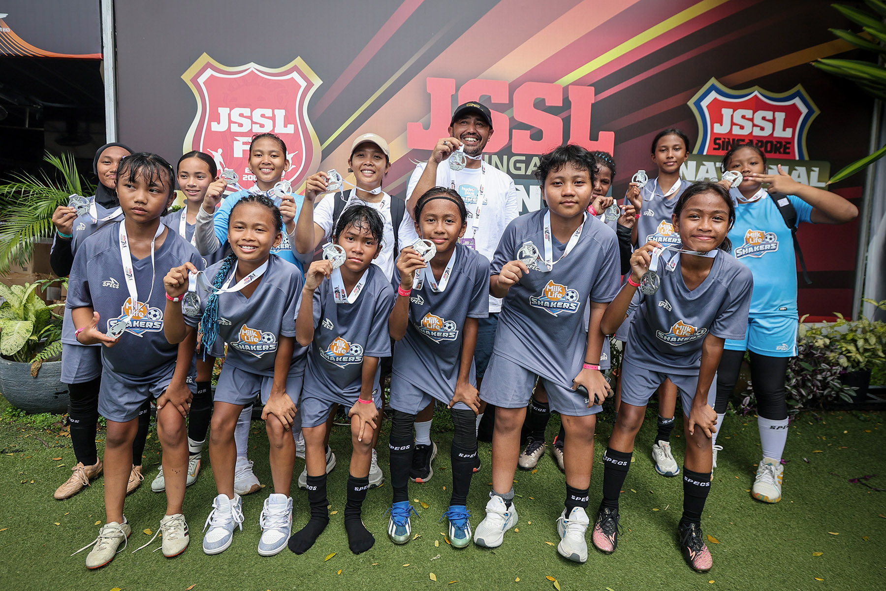 Tim HydroPlus Strikers (U-14) dan MilkShake Shakers (U-12) keluar sebagai runner-up dalam debutnya di JSSL Singapore 7 - Image