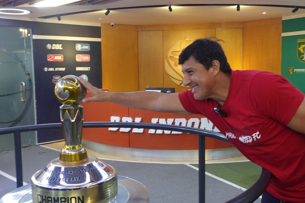 Alfredo Vera, pelatih yang membawa Persebaya Surabaya ke Liga 1. (Istimewa) - Image