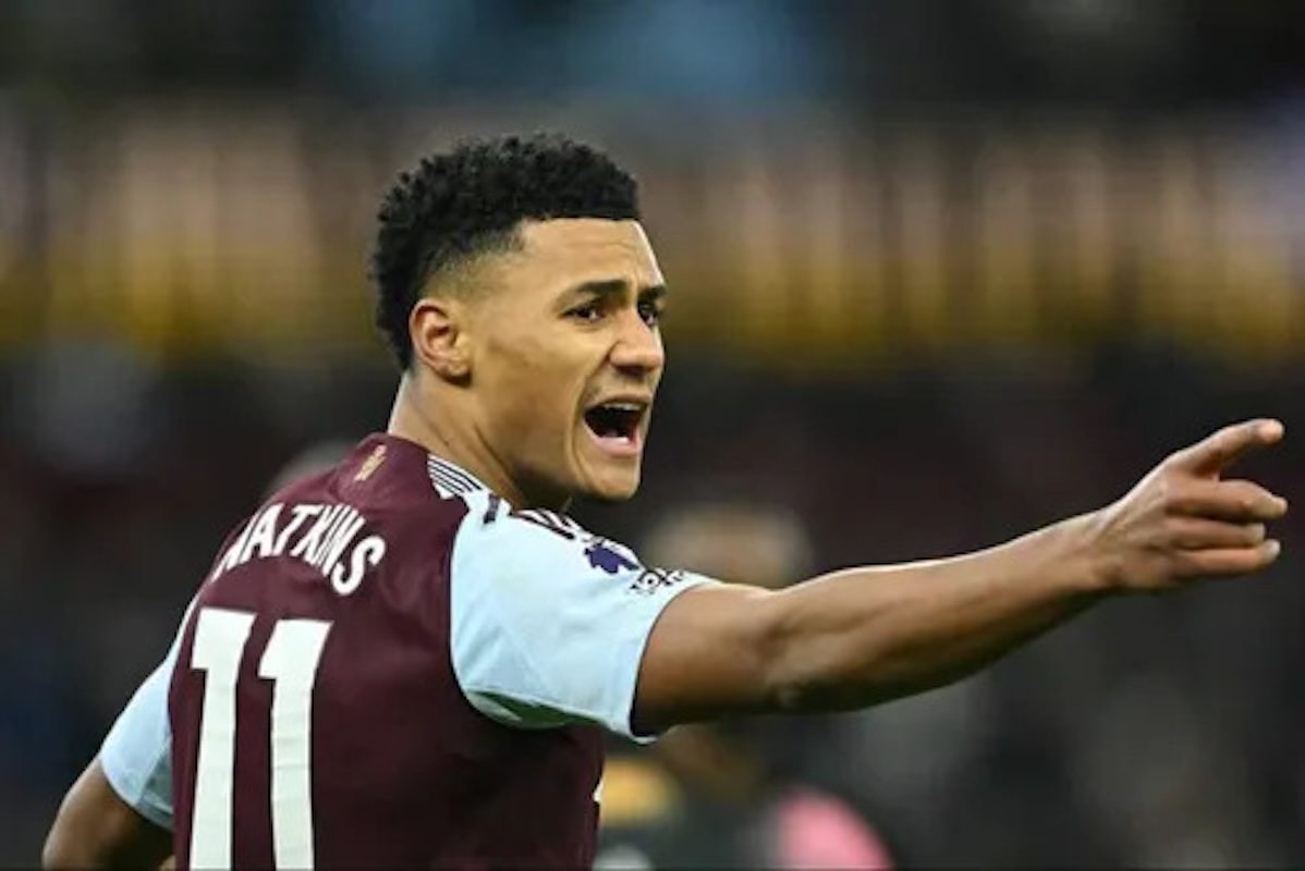 Striker Villa Ollie Watkins kecewa dengan pelatihnya Unai Emery. (Istimewa) - Image