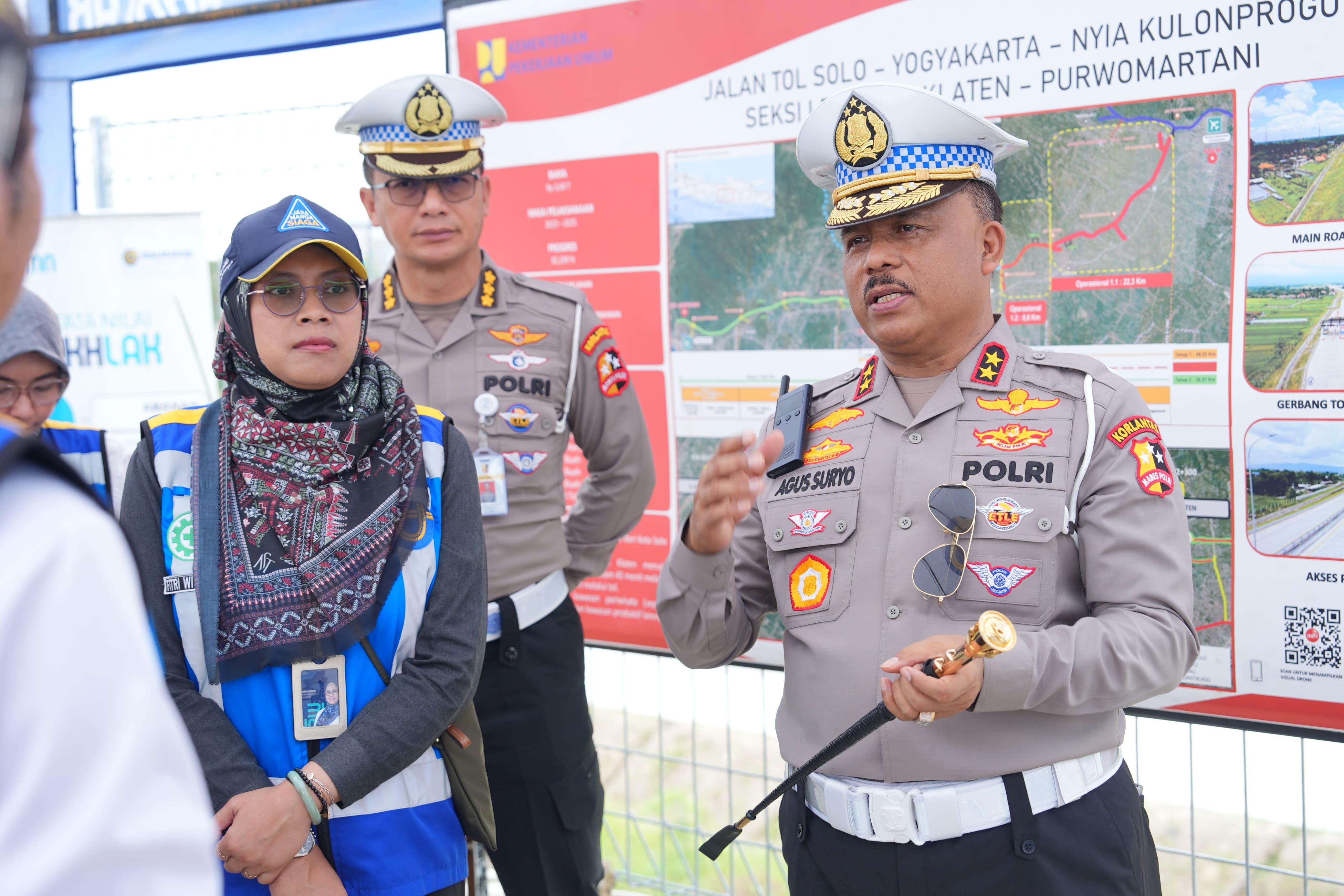 Kakorlantas Polri, Irjen Pol Agus Suryonugroho meninjau lokasi pembangunan Kantor Induk PJR (Patroli Jalan Raya) di exit Tol Banyudono Boyolali. (Istimewa). - Image