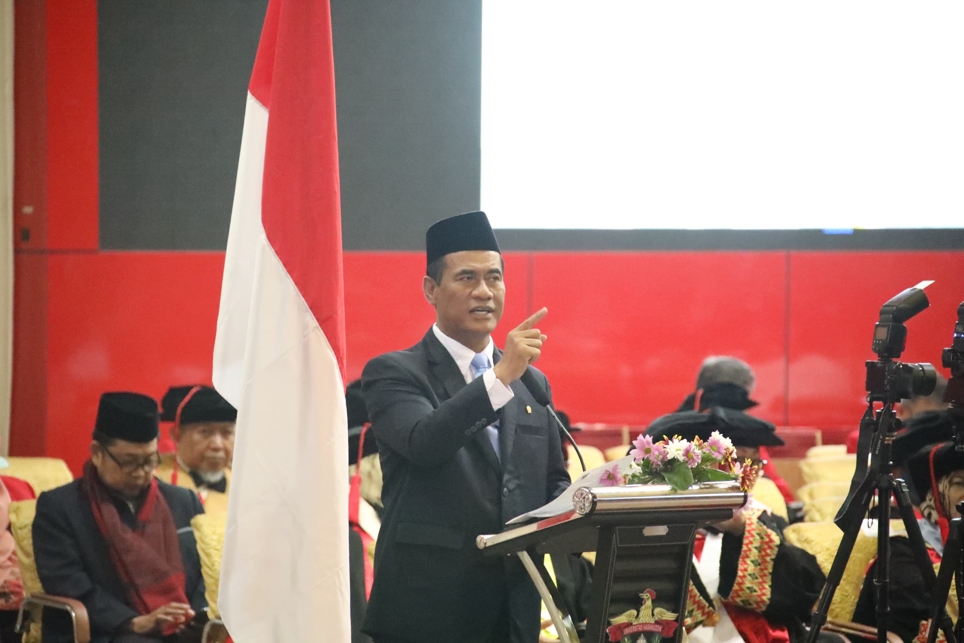 Menteri Pertanian (Mentan) Andi Amran Sulaiman di kampus Universitas Hasanuddin (Unhas) Makassar. (Humas Kementan) - Image