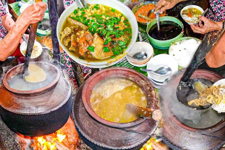 Ilustrasi Soto Bok Ireng Blitar: Rekomendasi kuliner di Blitar - Image