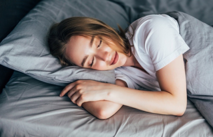 Ilustrasi manfaat tidur cepat menurut psikologi. Freepik - Image