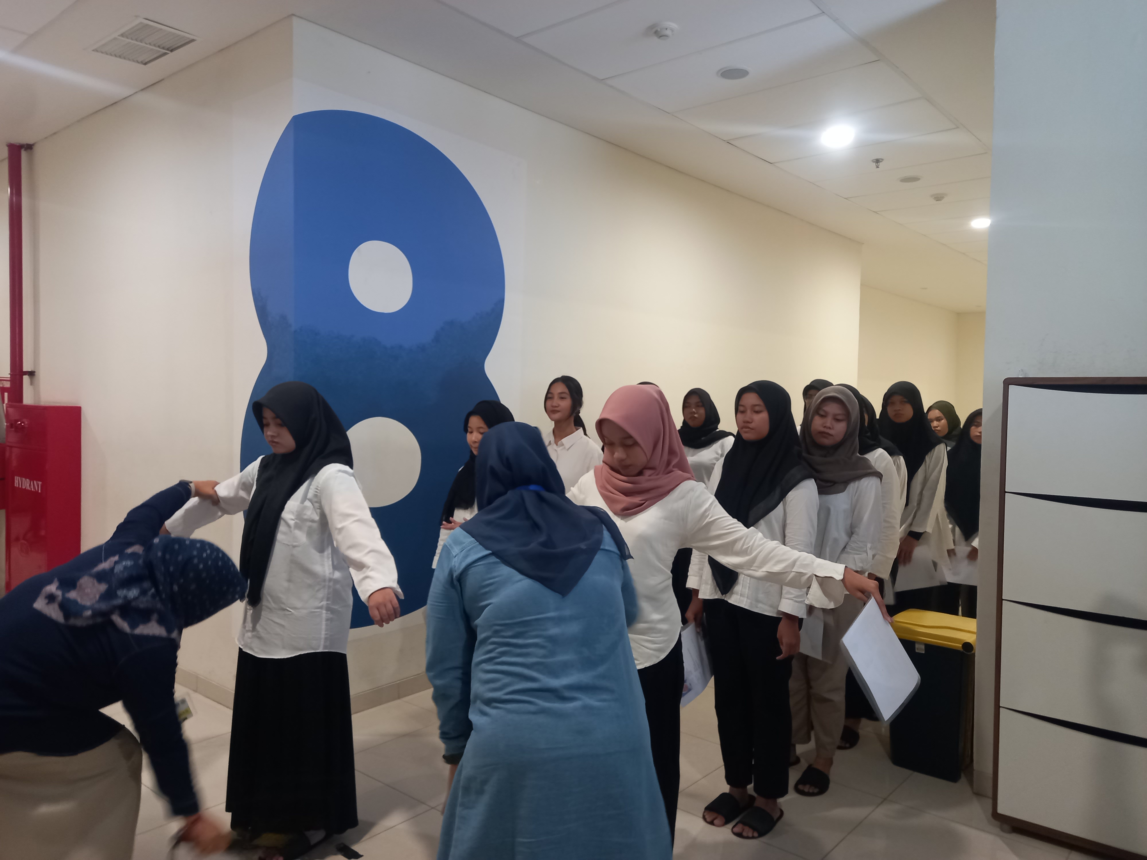 Pelaksanaan UTBK-SNBT 2025 hari pertama di Universitas Airlangga, Rabu (23/4). (Novia Herawati/ JawaPos.com). - Image