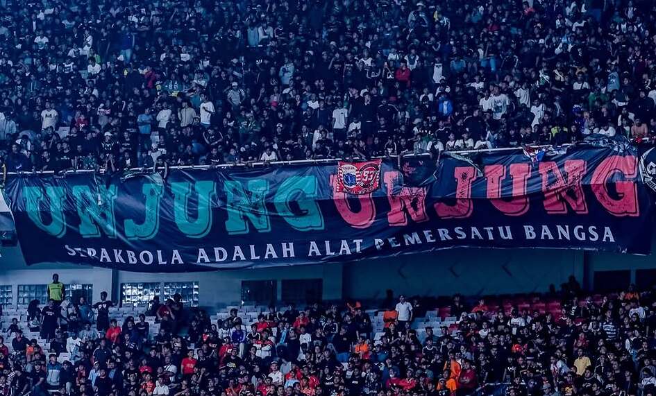 Suporter Persebaya Surabaya alias Bonek dan Suporter Persija Jakarta alias Jakmania. (Dok. Persebaya Surabaya) - Image