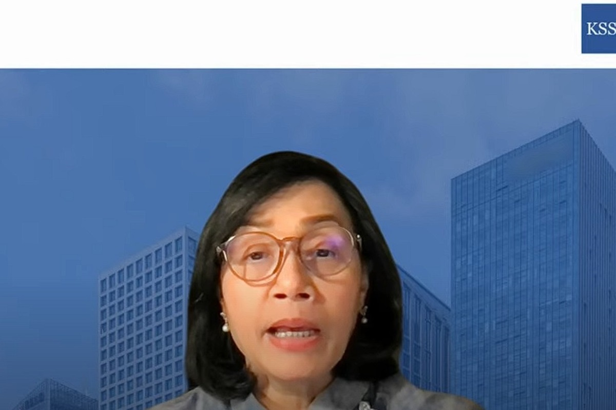Menkeu Sri Mulyani Indrawati dalam konferensi pers Komite Stabilitas Sistem Keuangan (KSSK) secara virtual, Kamis (24/4). (Tangkapan layar Dinda Juwita/Jawapos) - Image