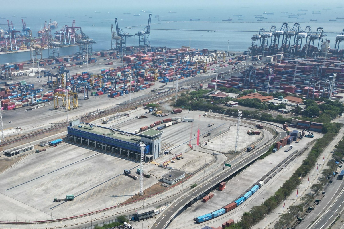 New Priok Eastern Access (NPEA) yang menghubungkan secara langsung New Priok Terminal ke jalan tol pelabuhan, diharapkan dapat mengurai kemacetan. (dok. ANTARA) - Image
