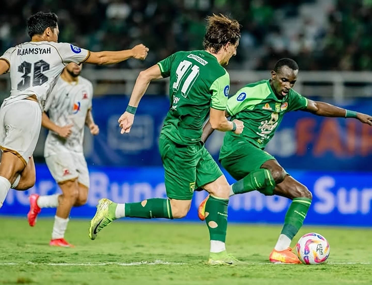 Penyerang Persebaya, Flavio Silva menjadi pahlawan kemenangan timnya atas Madura United. (Dok. Media Persebaya) - Image