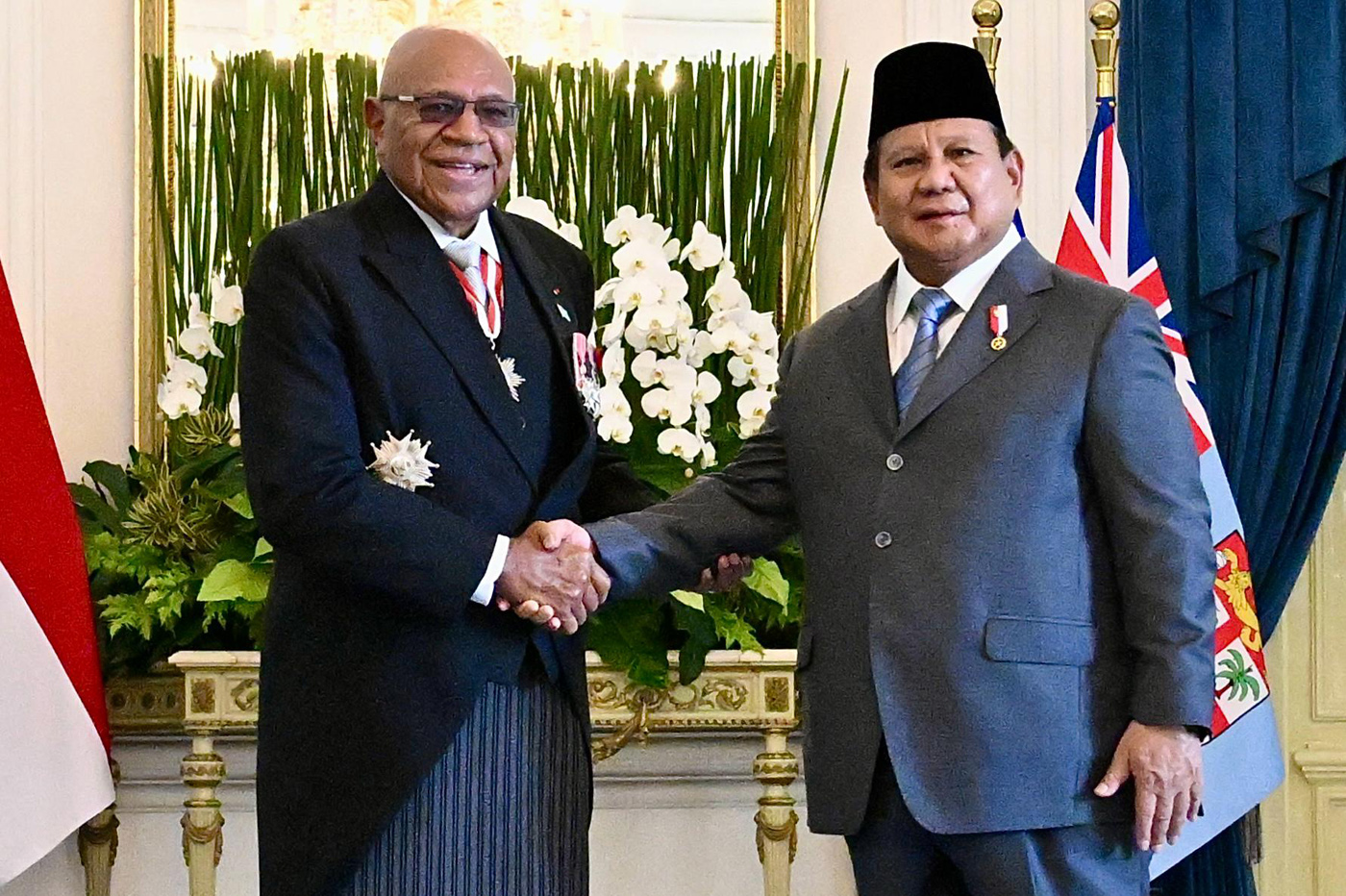 Presiden Prabowo Subianto berbincang dengan Perdana Menteri Republik Fiji Sitiveni Rabuka saat melakukan pertemuan di Istana Merdeka, Jakarta, Kamis (24/4/2025). (Cahyo - Biro Pers Sekretariat Presiden) - Image